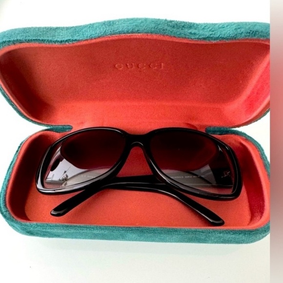 Gucci Black Sunglasses with case - Picture 1 of 4